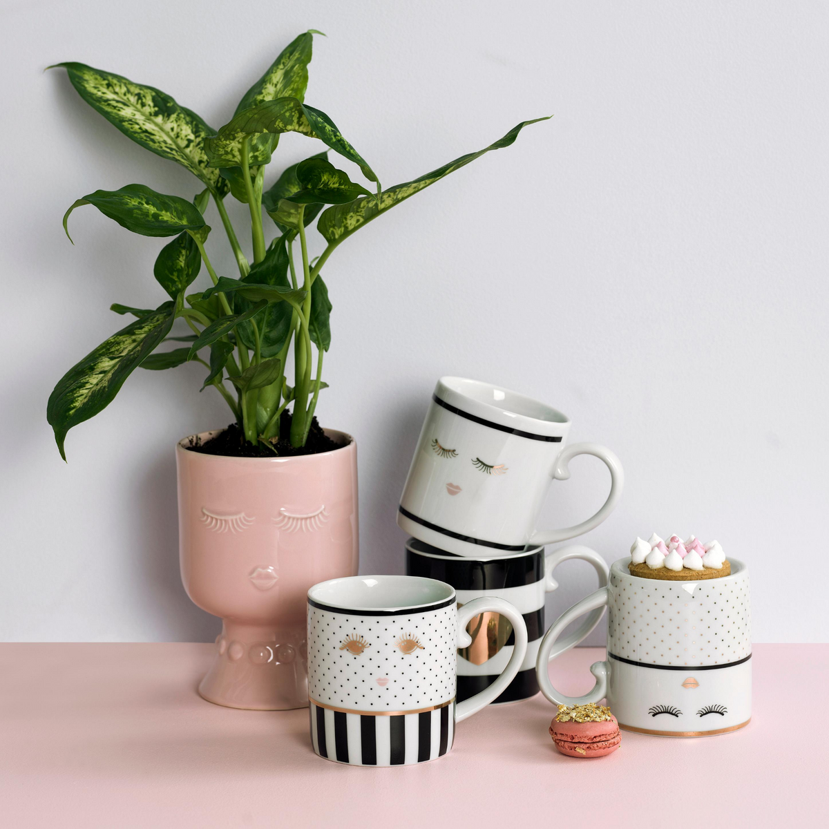 Miss Etoile Closed eyes and stripes coffee mug - SAK Home